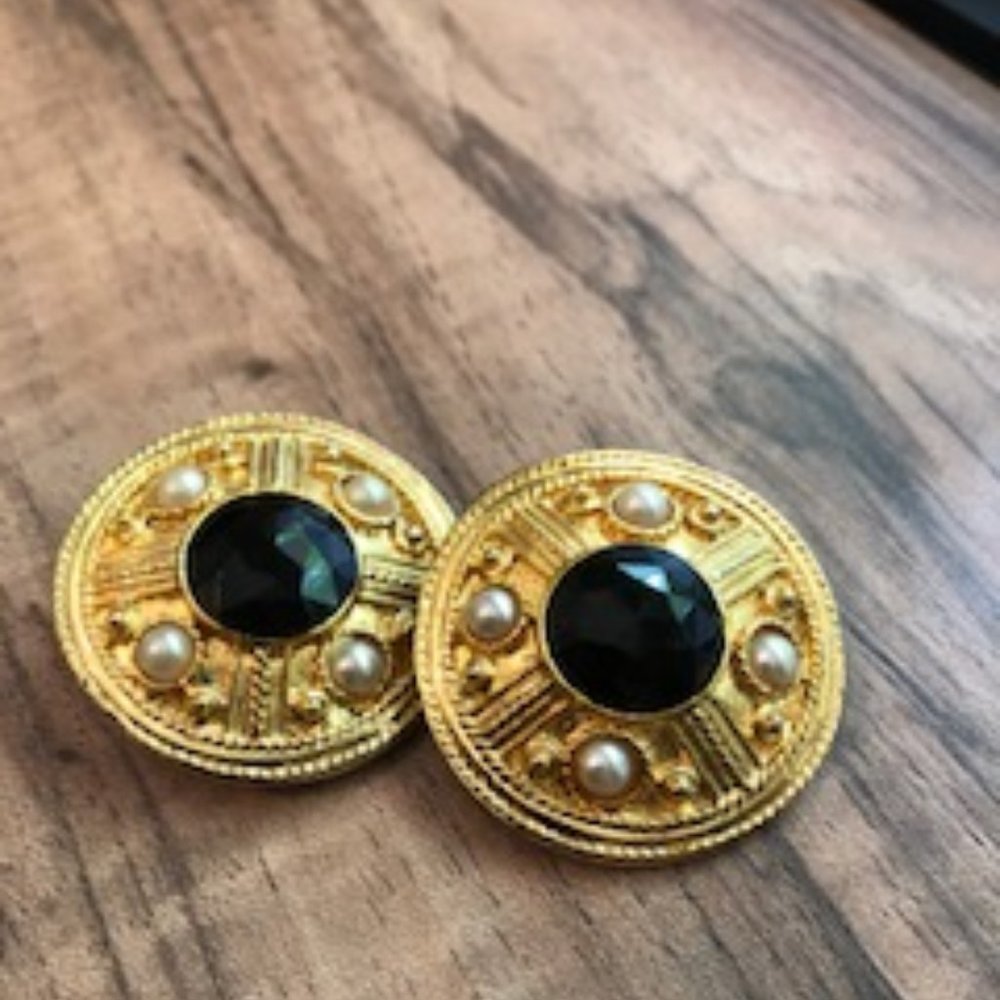 CLIP ON GOLDTONE EARRINGS